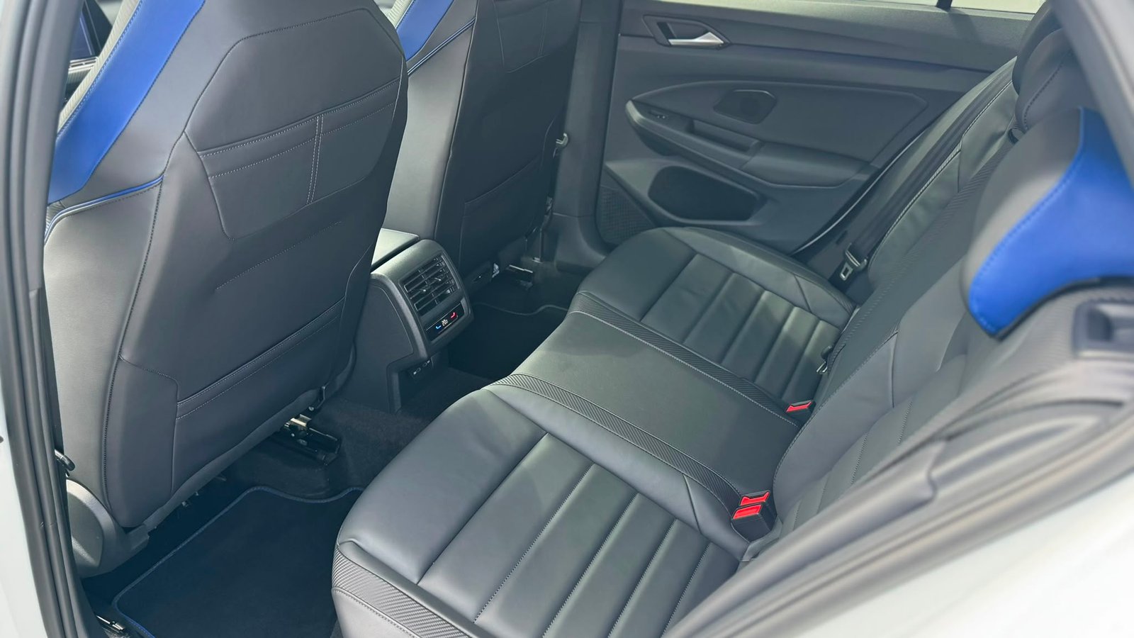 VW Golf 8R